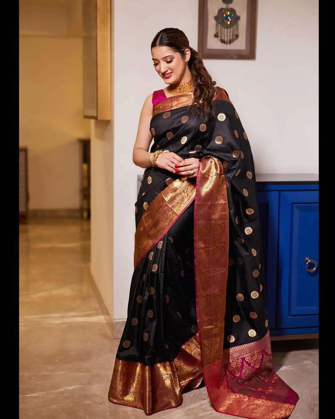 Richa Panai Wearing Beautiful Earrings Jewellery Black Saree Red Blouse